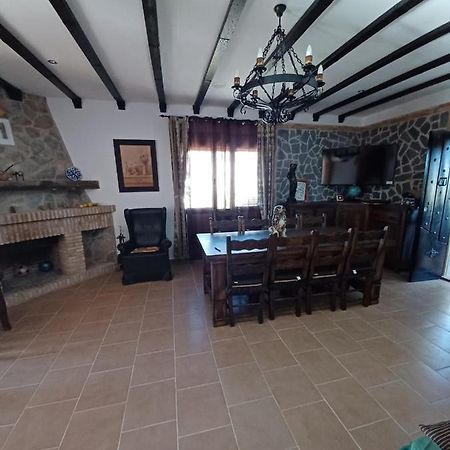 Villa Martinez Alquiler Rural Isabel Alcalá del Valle Exterior photo