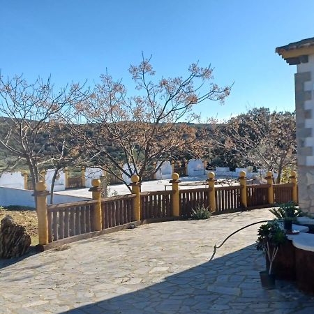 Villa Martinez Alquiler Rural Isabel Alcalá del Valle Exterior photo